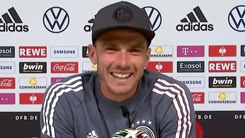 Gosens lacht sich über Podolski-Vergleich schlapp