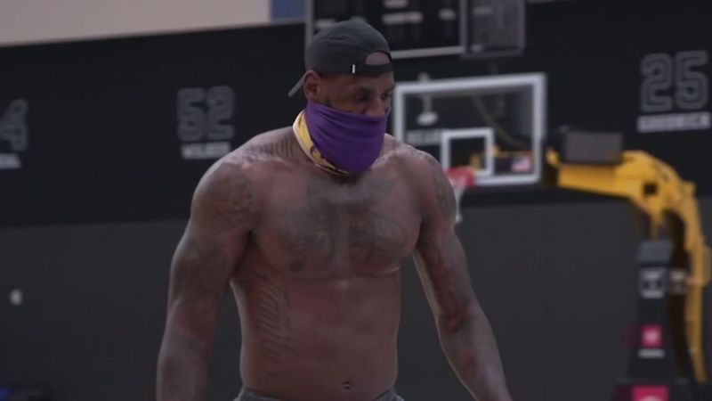 Sin camiseta, pero con 'mascarilla': así entrena LeBron James para el regreso de la NBA