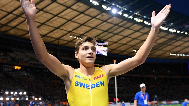 18-year-old Armand Duplantis joins the greats with pole vault win