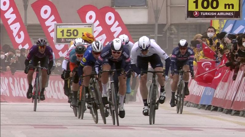 'Perfect sprint' - Analysis of Cavendish's stunning victory