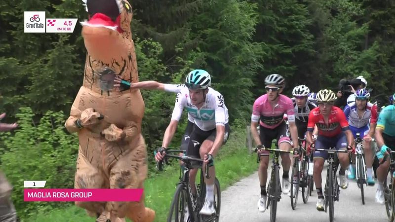 Dinosaur races Chris Froome up Zoncolan