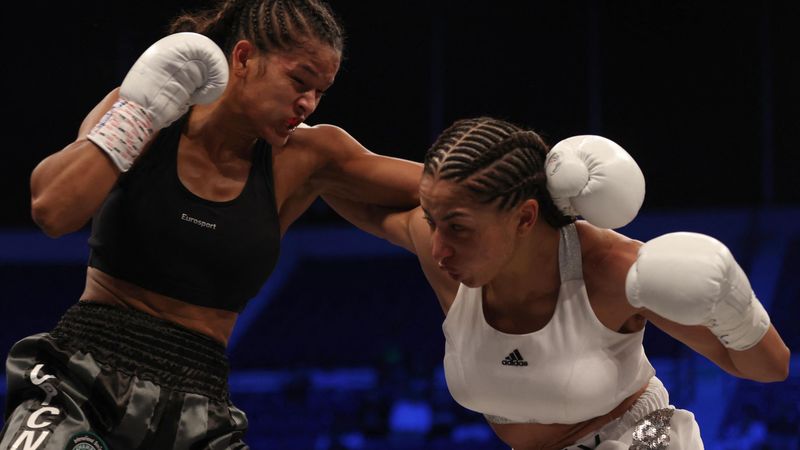 Highlights: Mossely retains world title with split decision victory over Lescano