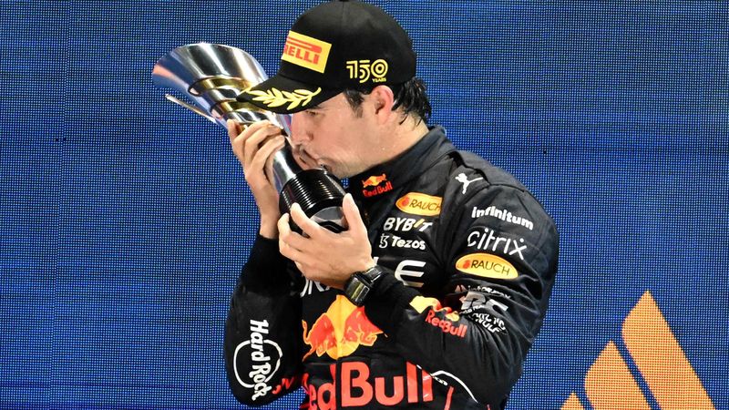 Resumen GP Singapur | ‘Checo’ Pérez amarga a Leclerc en un nuevo podio de Sainz