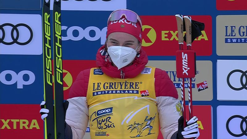 Награждение Непряевой под гимн России после триумфа на «Тур де Ски»