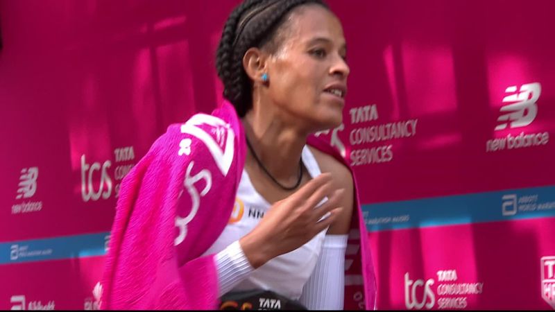Marathon Londen | Yehualaw wint ondanks val haar tweede marathon van het jaar