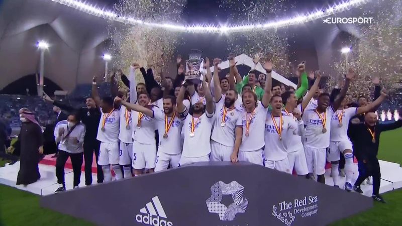 Se gledescenene når Real Madrid løfter pokalen