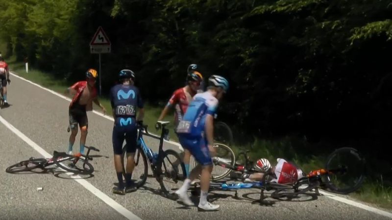 ‘Big crash!’ – Handful of riders wiped out on Stage 9 at Giro d’Italia