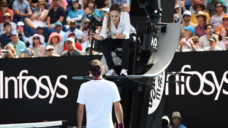 "Ein Novum!" Federer flucht, kassiert Verwarnung und legt sich mit Schiedsrichterin an