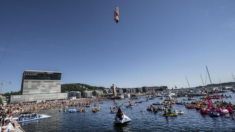 Vertigineux : Hunt remporte l'étape d'Oslo du Red Bull Cliff Diving