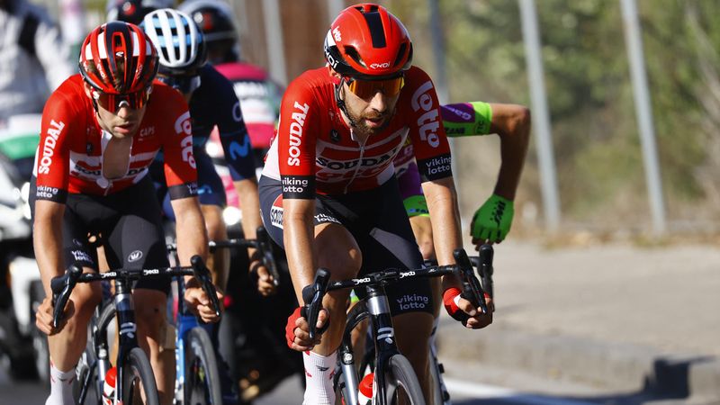 Thomas De Gendt nyerte a Giro 8. szakaszát, Tsitsipas döntőbe jutott Rómában