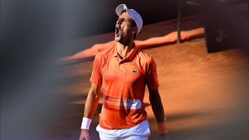 Rome | Djokovic wint zesde titel in Rome na overwinning in finale op Tsitsipas