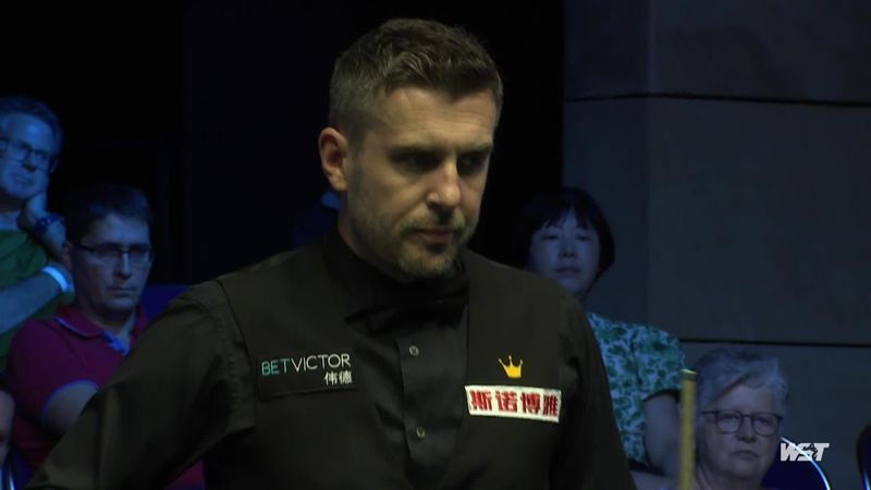 Selby brings up century in style then doubles final red en route to 137 break