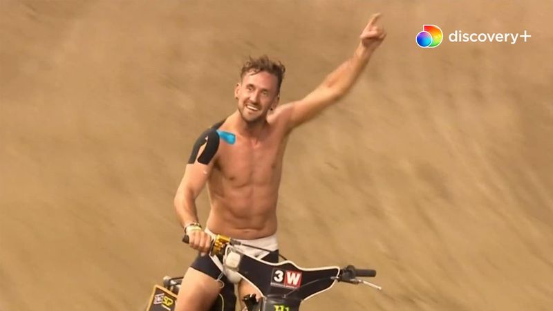 Sådan fejres en GP-sejr: Se danske Anders Thomsens sejrsrunde på speedway-cyklen i underbukser