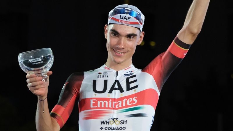 ¿Es Juan Ayuso el Carlos Alcaraz del ciclismo? Su respuesta en Eurosport: "Aún no soy número uno"