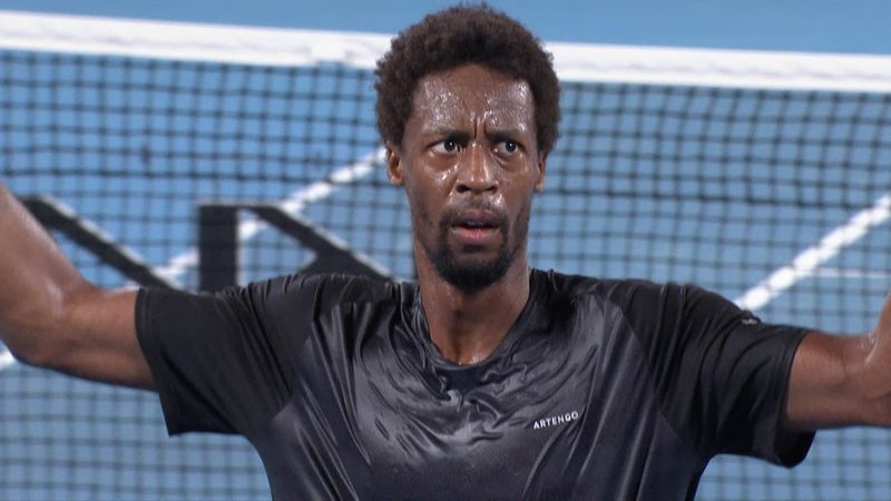 'Wow!' - Monfils wins wild point with 'incredible movement'