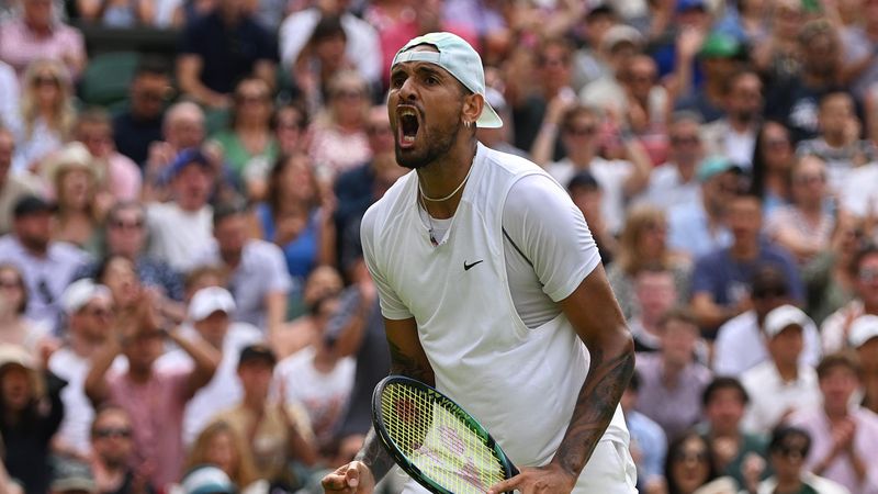 Wimbledon | Ingetogen Kyrgios ondanks problemen met schouder in vijf sets naar kwartfinale