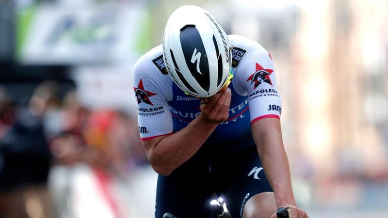 Highlights: Brilliant Evenepoel solos to victory, Alaphilippe in ‘disaster’ crash