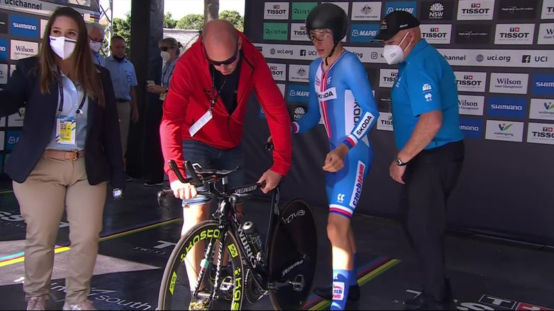 'His bike wasn’t there!' – Rider misses time trial start after awkward gaffe