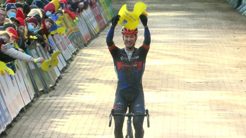 Cyclo cross Lille highlights as Aerts takes victory in men's race