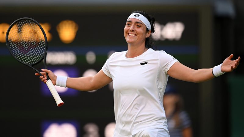 Wimbledon | Jabeur vindt toverstaf na eerste set en halve finaleplek komt uit hoge hoed