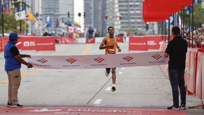 Etiopianul Tura Abdiwak Seifu a câștigat a 43-a ediție a maratonului de la Chicago