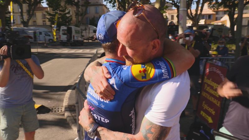 Wiggins embraces former team-mate Cavendish after he equals Tour record