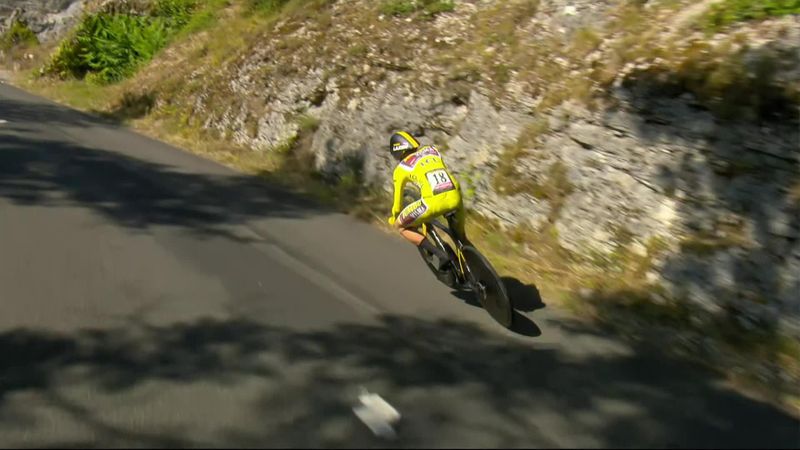 ‘Knock it of off a bit’ - Vingegaard nearly goes off road on tight bend