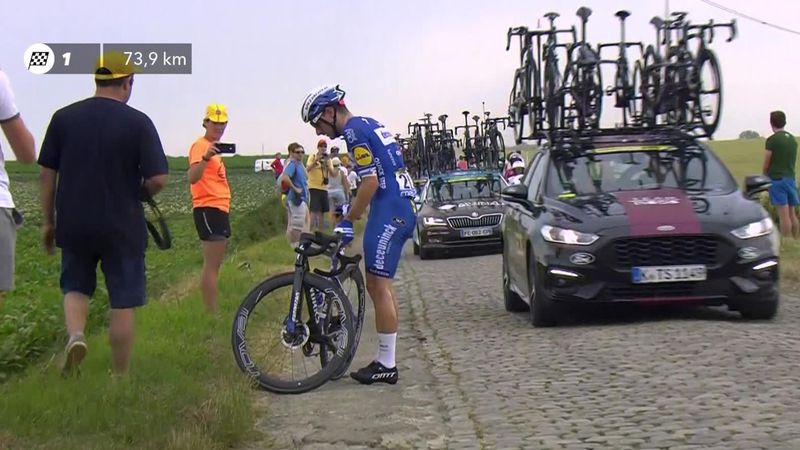 Tour de Francia 2019: El accidentado cambio de bici de Elia Viviani