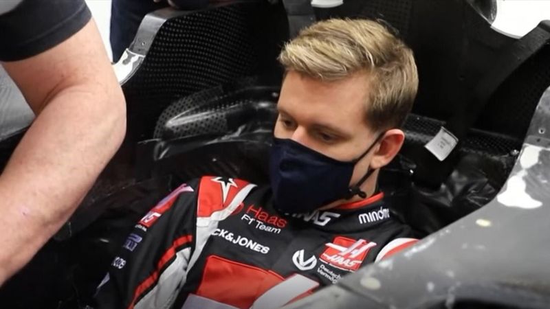 Schumacher macht Sitzanpassung - Haas stellt neuen Wagen vor