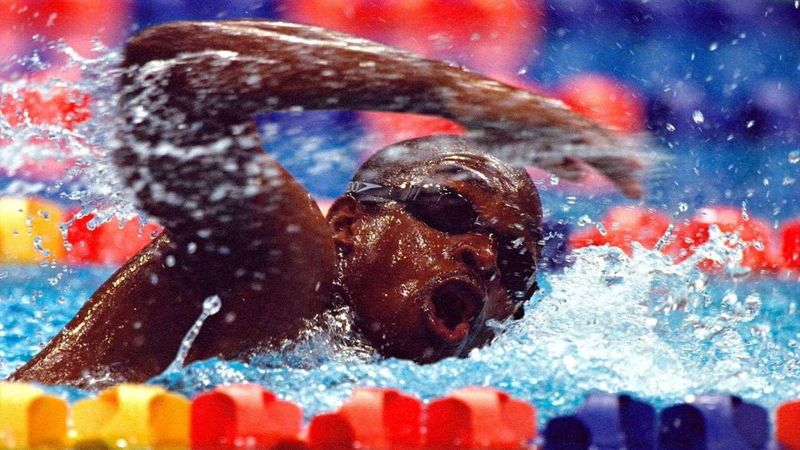 Moussambani, nageur débutant devenu icone de l'esprit olympique