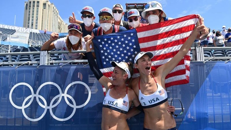 Tokyo 2020 | Amerikaans duo in twee sets naar goud in beachvolleybalfinale