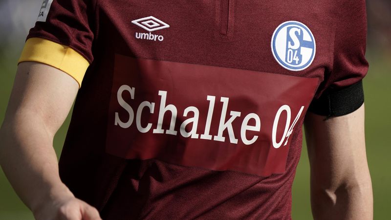 Schalke 04, le immagini del primo match senza il logo Gazprom