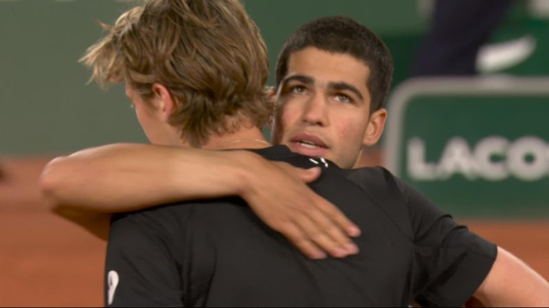 Roland Garros | Alcaraz maakt in derde ronde tegen Korda wel ‘gewoon’ weer indruk