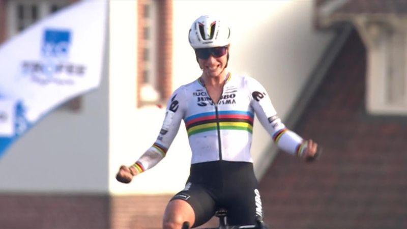 Vos shows sprint prowess to deny Ceylin in Kortrijk