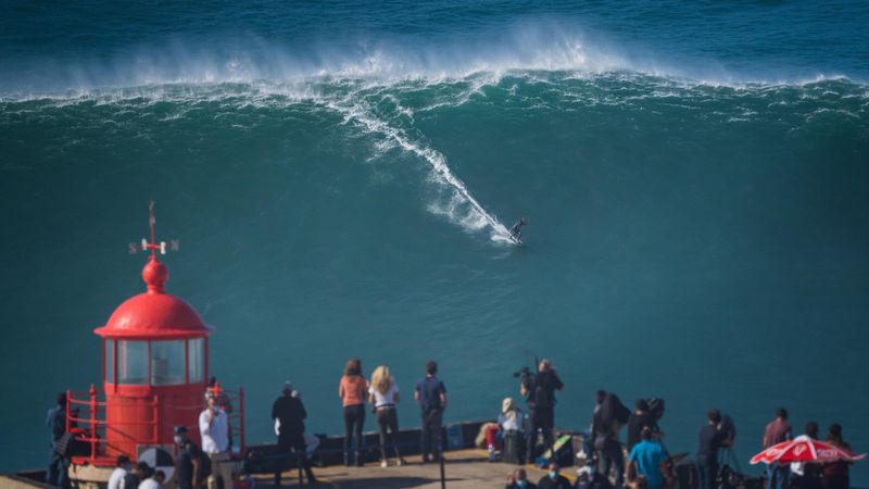 26,2 mètres, nouveau record du monde de la plus grosse vague surfée