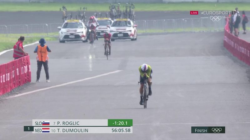 'Does he realise he's finished?!' - Roglic storms through line in 'strange' moment