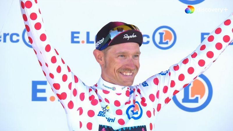 ”Et stort øjeblik for Tour de France-start i Danmark” – Se Cort i prikker på podiet her