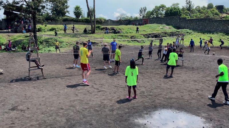 Volleyball-Stars starten Fairtrade-Initiative im Kongo