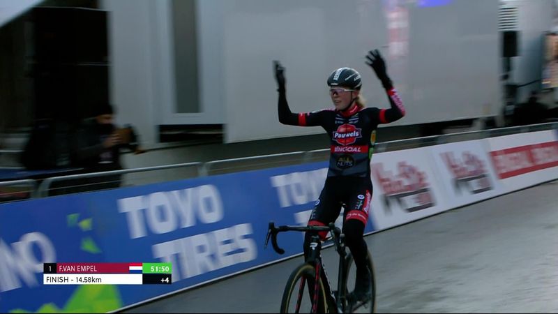 Van Empel wins Cyclo-cross Val di Sole fending off Vos