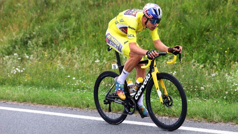 Contador reflexiona sobre la fuga de Van Aert: "Me cuesta entender que nadie le diga nada"
