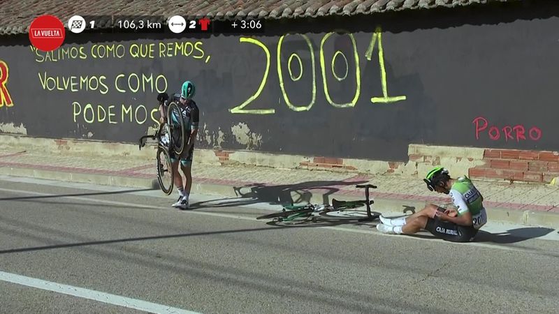 La Vuelta: Caída de Héctor Sáez por un enganchón, afortundamente sin consecuencias