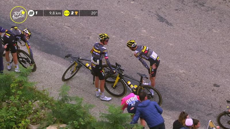 'This is a disaster' – Roglic crashes late on Stage 3, Jumbo-Visma launch rescue mission