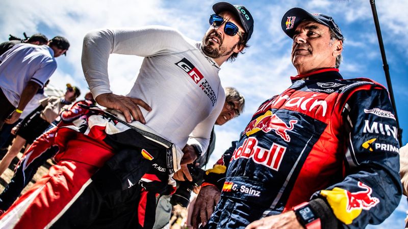 El vacile de Alonso a Sainz tras ganar el Dakar