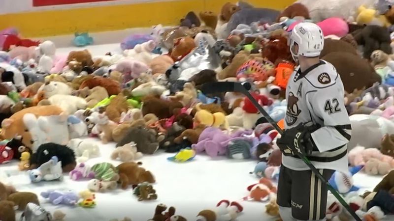 Kuscheltier-Alarm: 52.000 Plüsch-Geschenke beim Eishockey