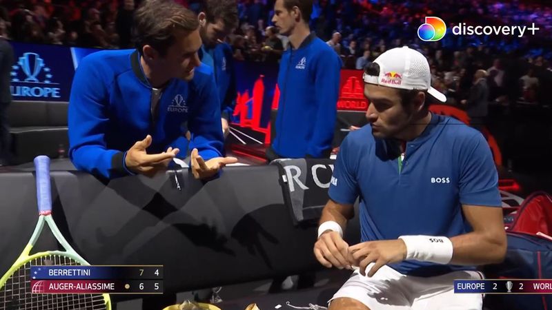 Lærermester Federer: Legenden giver tennistips til Berrettini under italienerens kamp