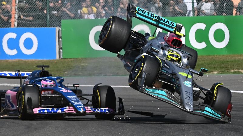 Hamilton après son accident avec Alonso : "C'est ma faute, je suis désolé pour mon équipe"