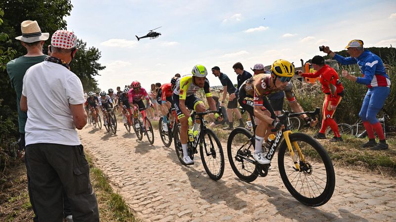 Tour de France | Primoz Roglic had schouder uit de kom na val in vijfde etappe