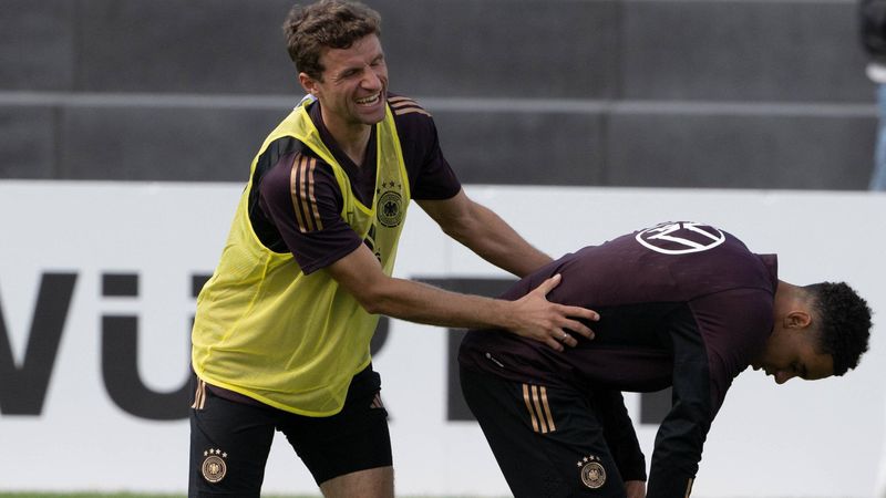 Müller verletzt Musiala: Schmerzhafte Attacke vom Teamkollegen