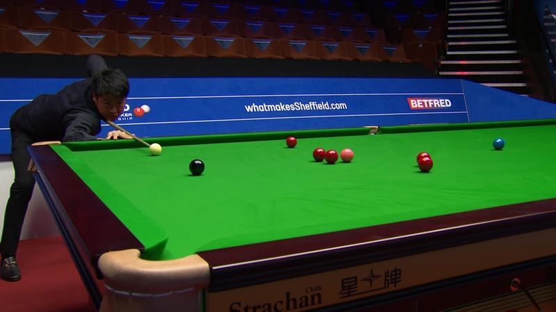 World Snooker Championship: Liang Wenbo makes costly miss on black against Neil Robertson