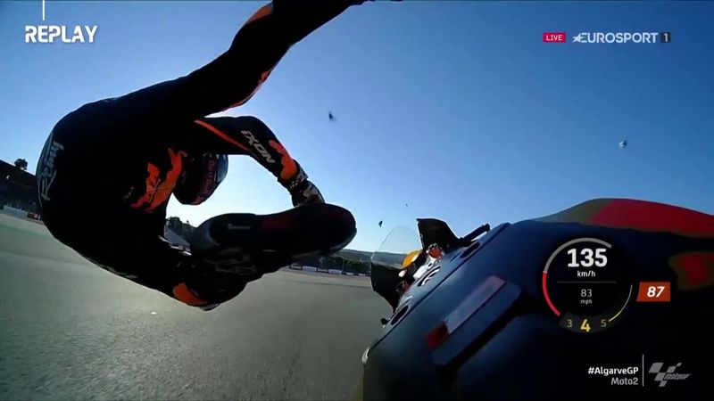 Moto2 Algarve | Remy Gardner crasht hard nadat hij op Ramirez inrijdt